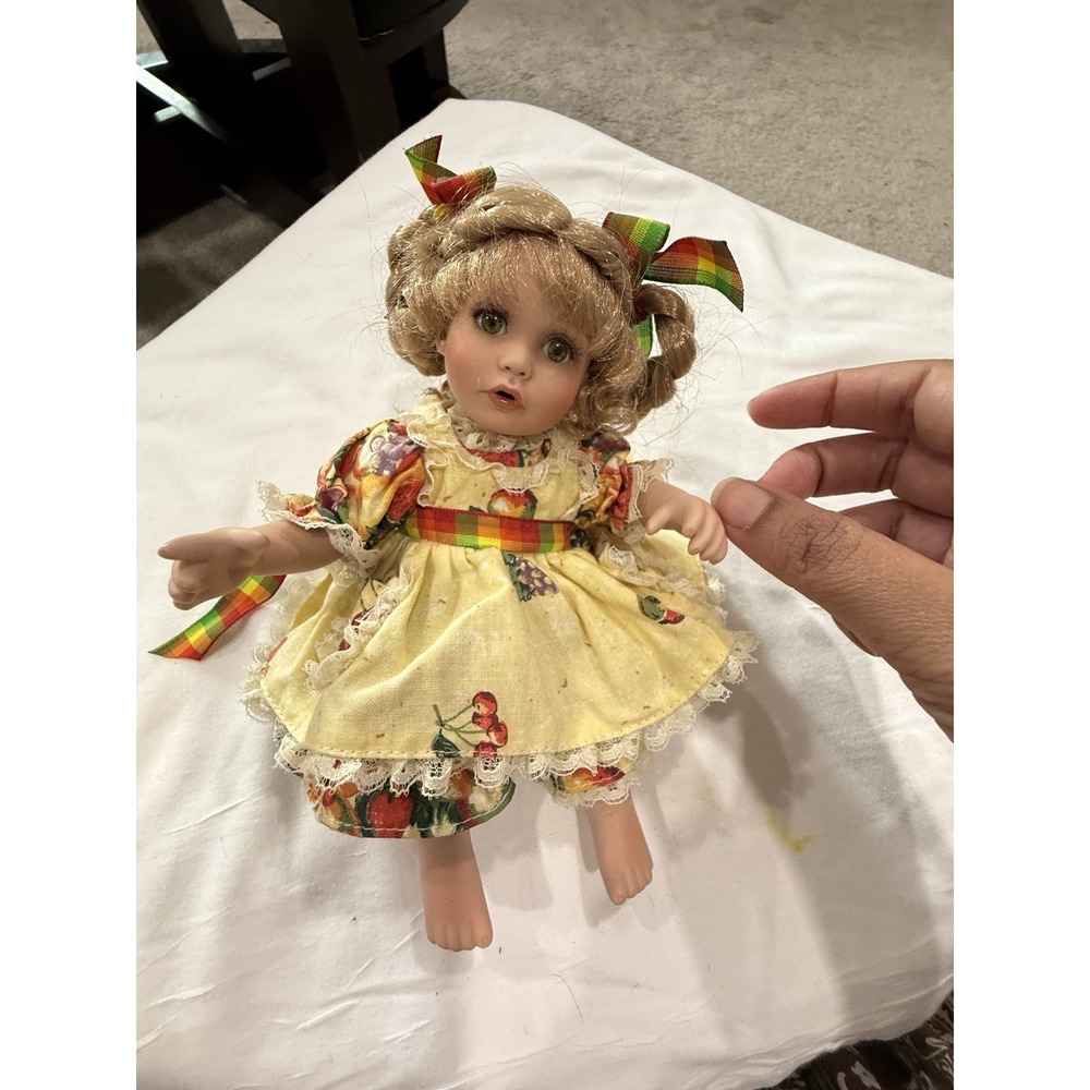 Marie Osmond Franny Fruitbasket Fruit Cup Ltd Ed Porcelain Doll Missing Basket
